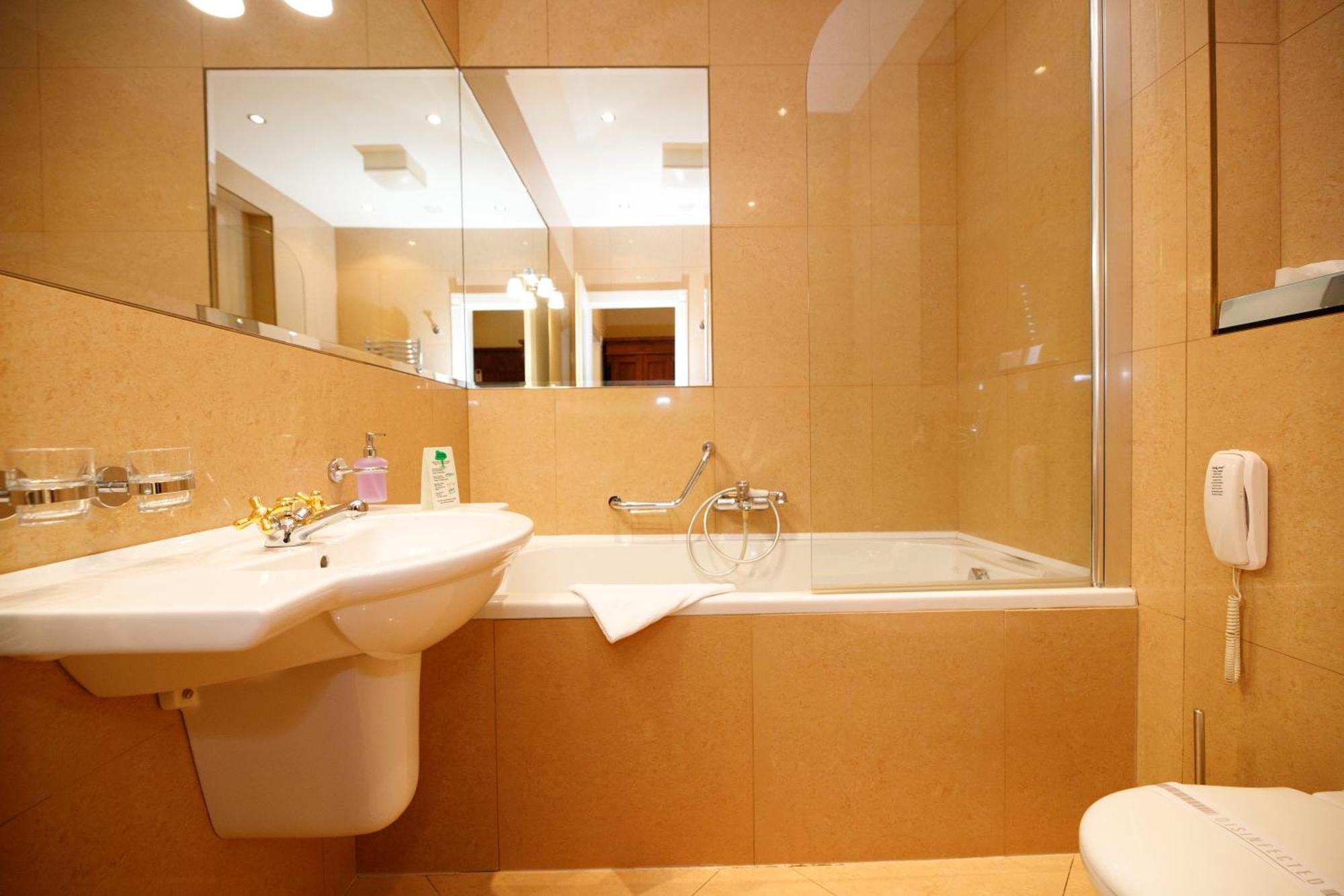 Salvator Hotel Karlsbad Rum bild